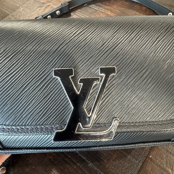 Louis Vuitton Buci Crossbody Black Epi Leather - EXCELLENT Condition - Picture 7 of 15